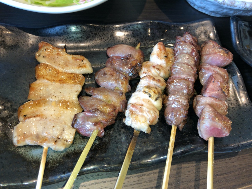 エキエバル「しょうの屋」のランチタイムで炭火焼の焼き鳥を楽しむ！