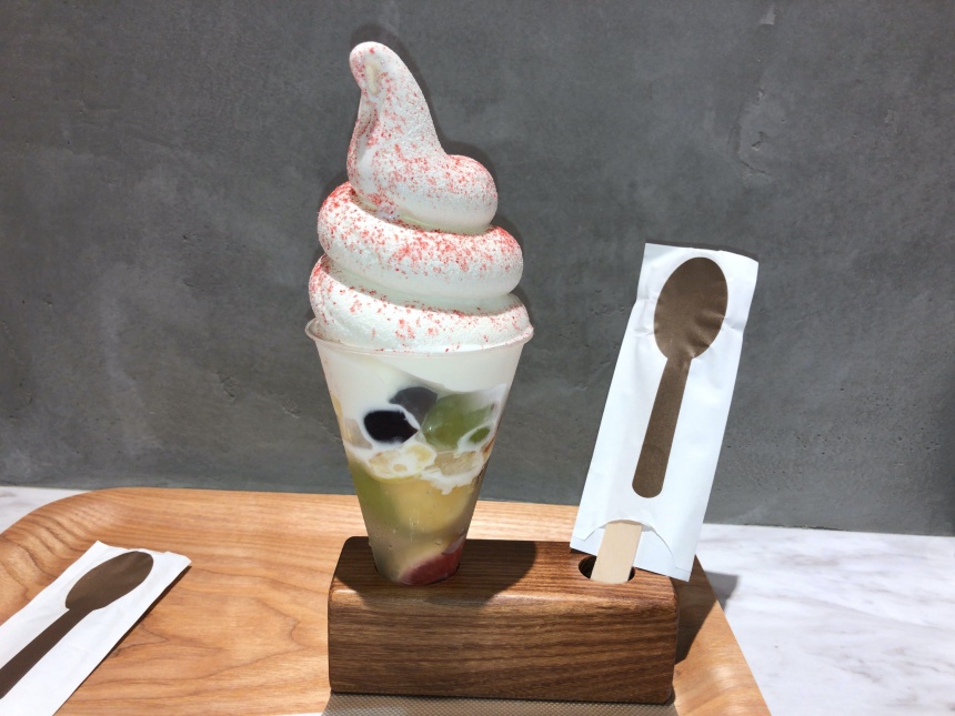 エキエ「みのりカフェ」の「みるくパフェ」を食べんちゃい！